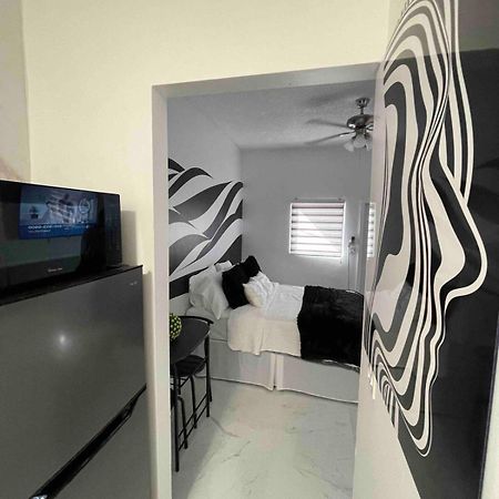 Cozy Studio, Prime Location, Remodeled, 1 Parking West Palm Beach Esterno foto