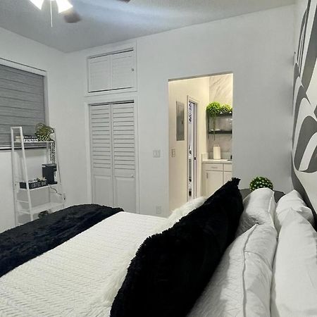 Cozy Studio, Prime Location, Remodeled, 1 Parking West Palm Beach Esterno foto