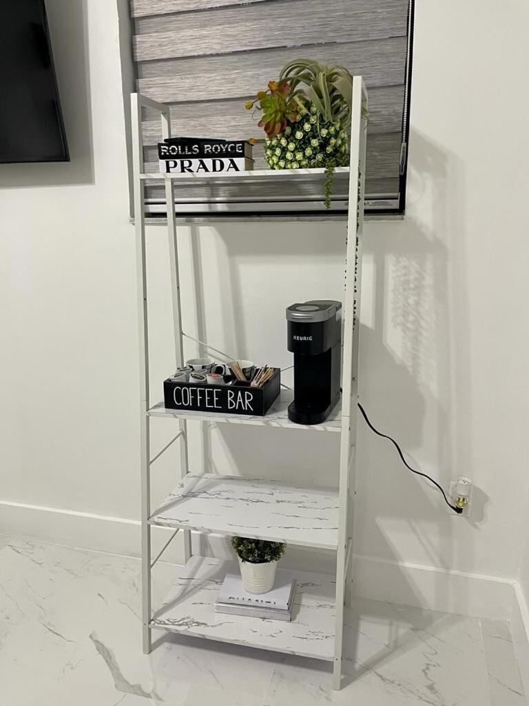 Cozy Studio, Prime Location, Remodeled, 1 Parking West Palm Beach Esterno foto