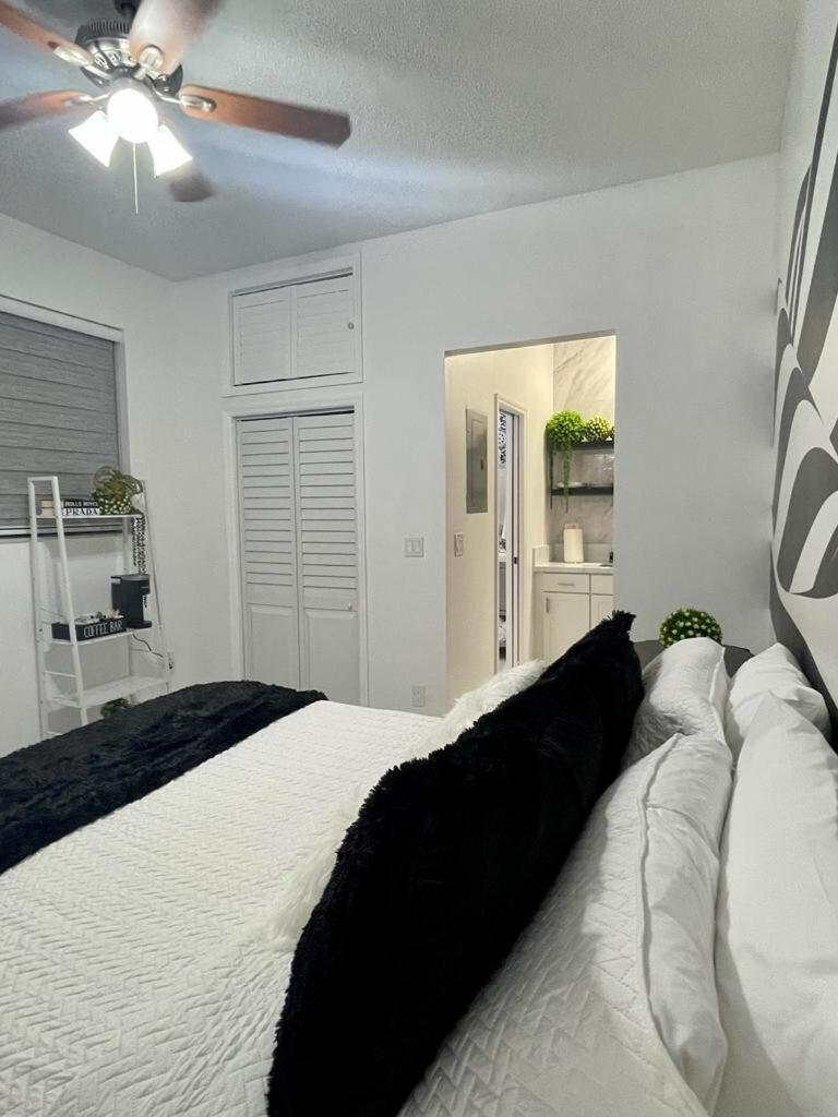 Cozy Studio, Prime Location, Remodeled, 1 Parking West Palm Beach Esterno foto